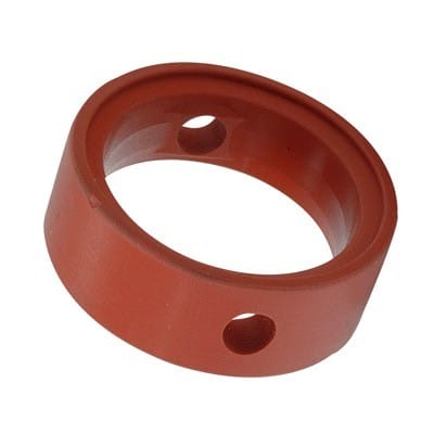 Bague d'étanchéité ou joint torique en caoutchouc rouge-brun, de forme cylindrique, avec deux trous de montage percés sur sa paroi latérale.